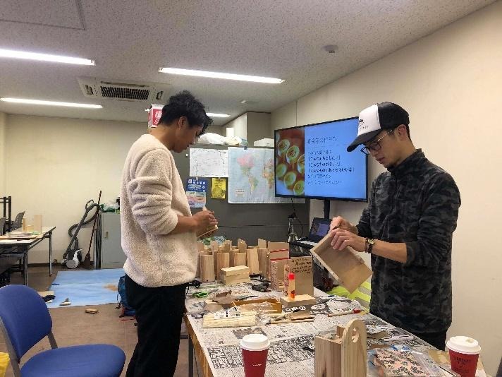 キッチンで料理をしている男性たち

AI 生成コンテンツは誤りを含む可能性があります。