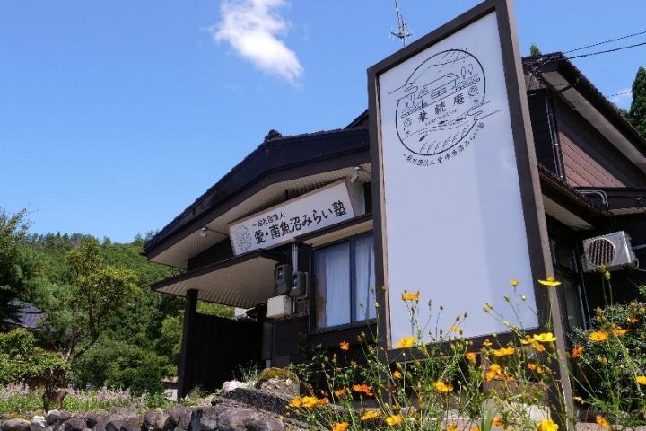 屋外, 建物, 記号, 時計 が含まれている画像

AI 生成コンテンツは誤りを含む可能性があります。