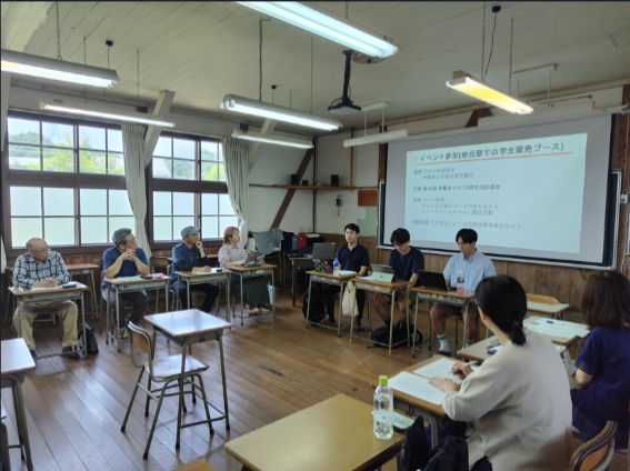 レストランのテーブルに座っている人たち

AI によって生成されたコンテンツは間違っている可能性があります。