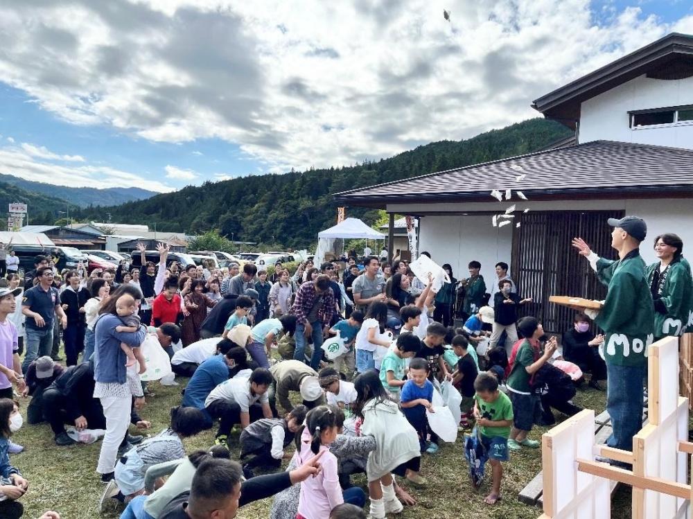 屋外, 人, 民衆, 草 が含まれている画像

AI 生成コンテンツは誤りを含む可能性があります。