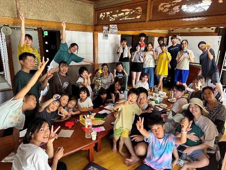 家族の集合写真

AI 生成コンテンツは誤りを含む可能性があります。